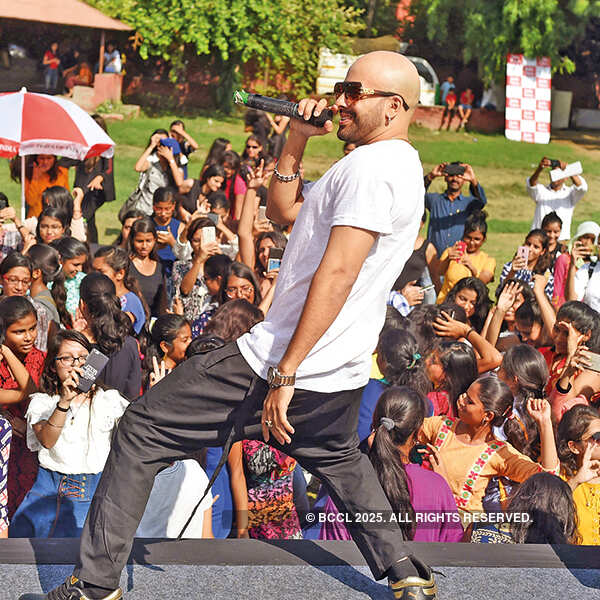 Singer and rapper Dahek