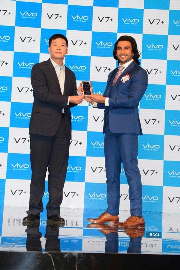 Ranveer launches Vivo V7+