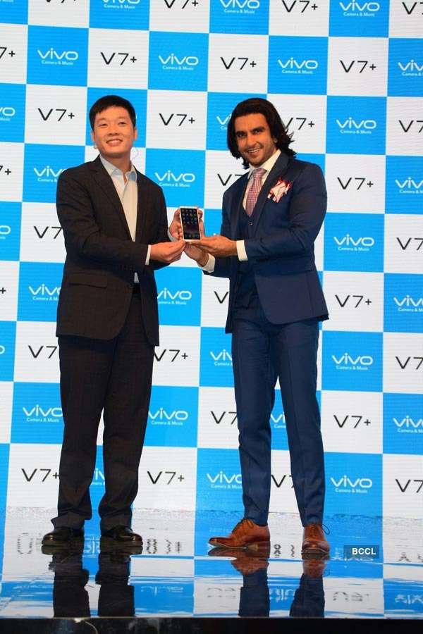 Ranveer launches Vivo V7+