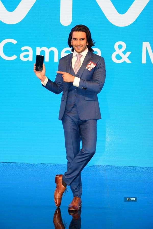 Ranveer launches Vivo V7+