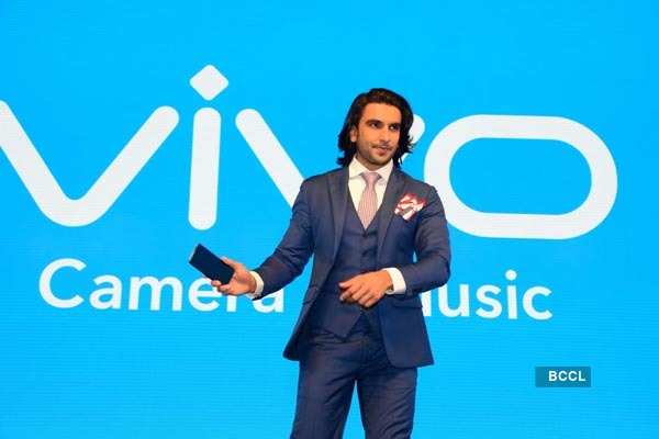 Ranveer launches Vivo V7+