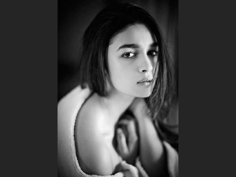 Pic: Alia Bhatt looks mesmerising in monochrome