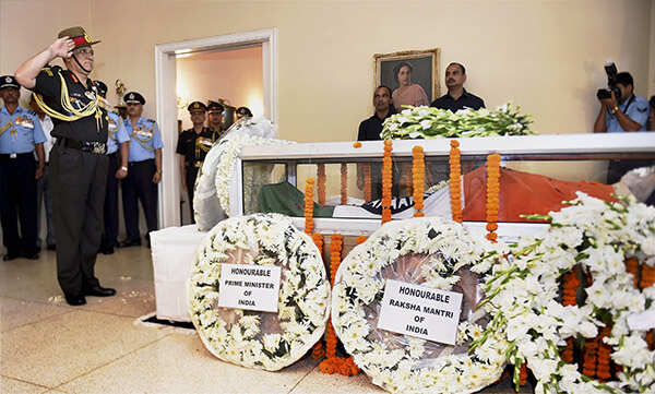 Bipin Rawat pays his last respects to Arjan Singh