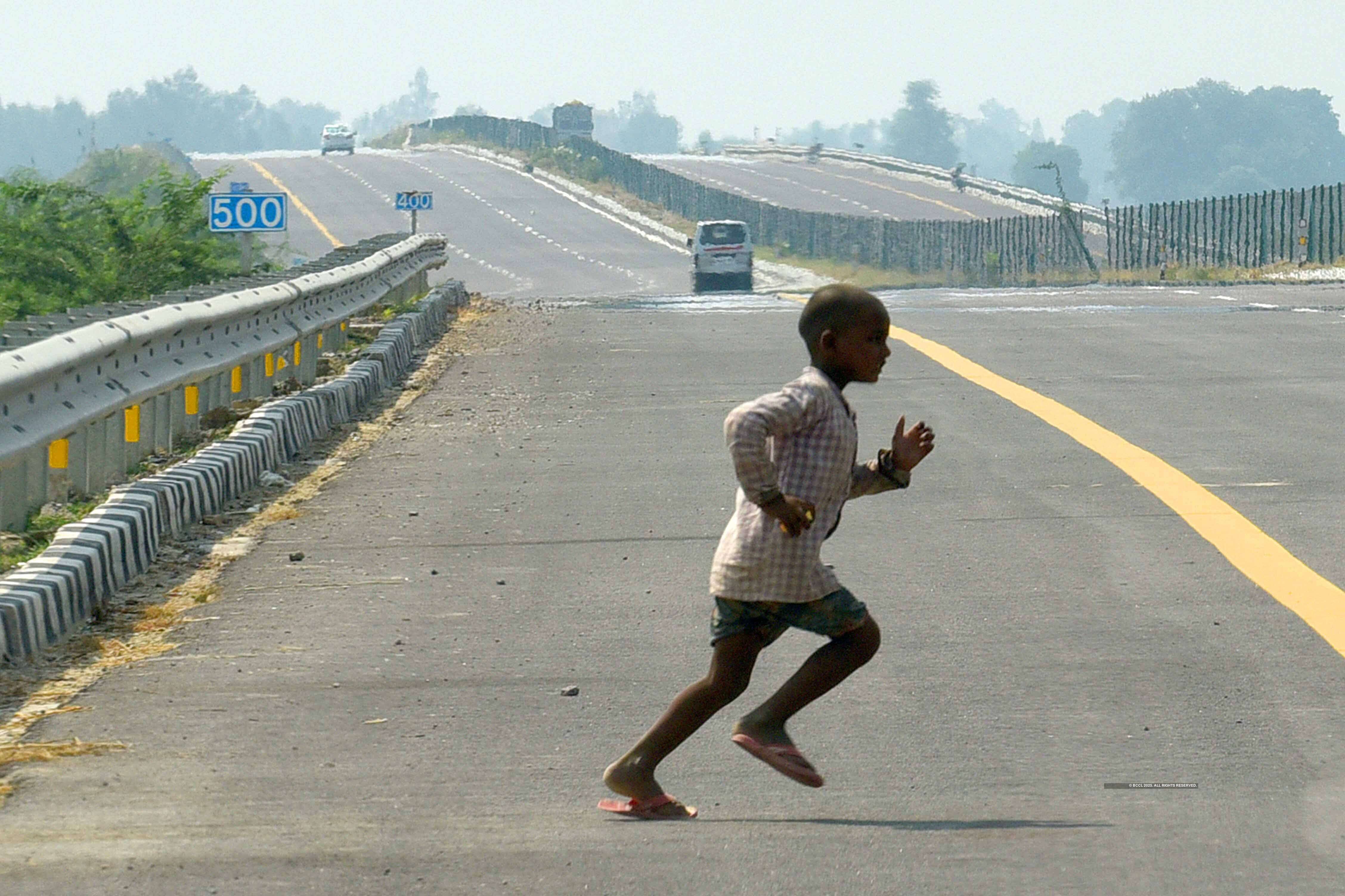 From Agra to Lucknow on the Expressway