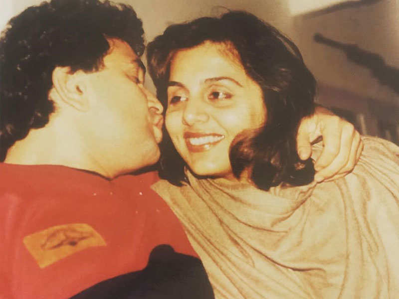 Romantic throwback: Rishi Kapoor and Neetu Singh in a loved-up picture from 1989