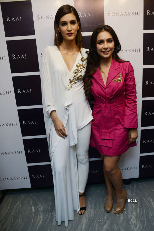 Sonaakshi Raaj, Kriti Sanon