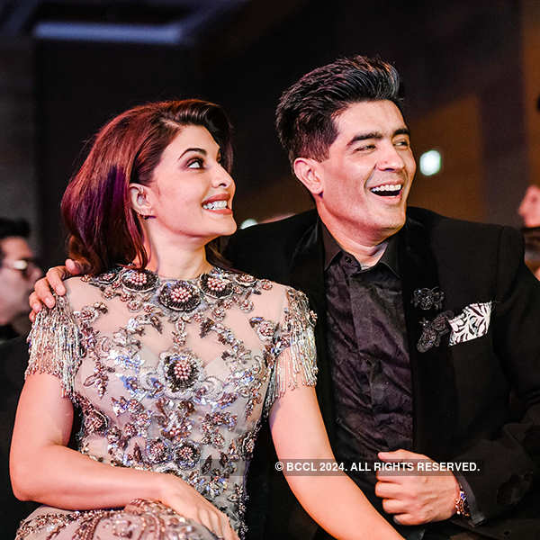 Ex-couple Ranveer Singh and Anushka Sharma bond at an award function