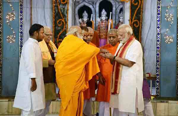 Narendra Modi during his visit at Tulsi Manas Temple