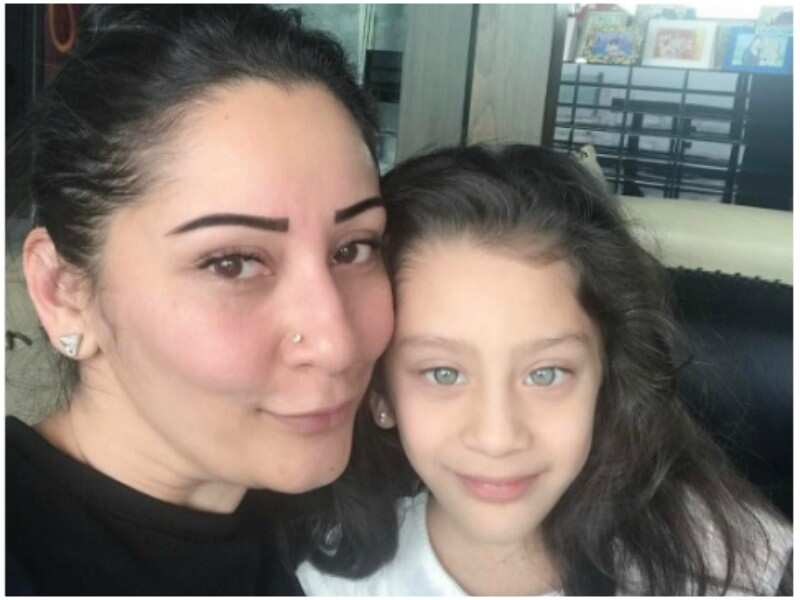 Maanayata Dutt S Selfie With Daughter Is Loaded With Cuteness