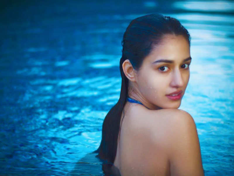 Pic: Disha Patani looks absolutely sensuous in the swimming pool