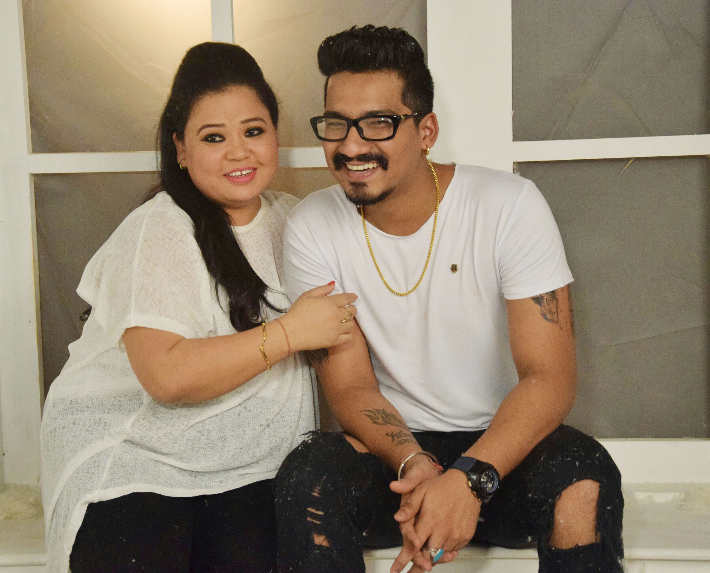 In Pics Bharti Singhs Adorable Pre Wedding Shoot With Fiance Harsh Limbachiyaa Mumbai Mirror