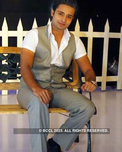 Launch: 'Chaand Chupa Badal Mein'