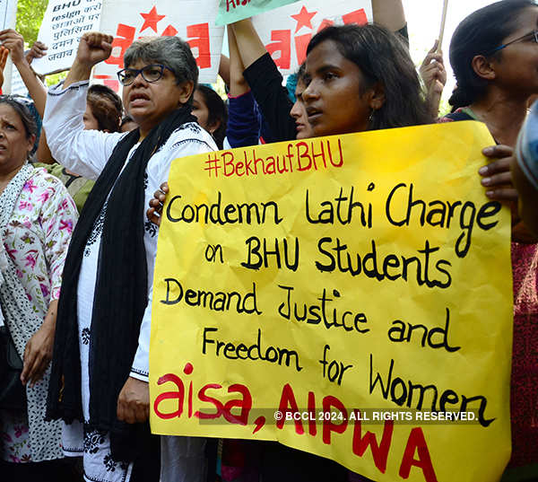 Students' unions stage protest against BHU baton-charge
