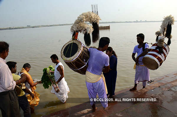 Devotees perform rituals