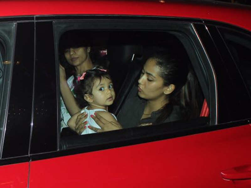Misha Kapoor enjoys a day out with mommy Mira Rajput