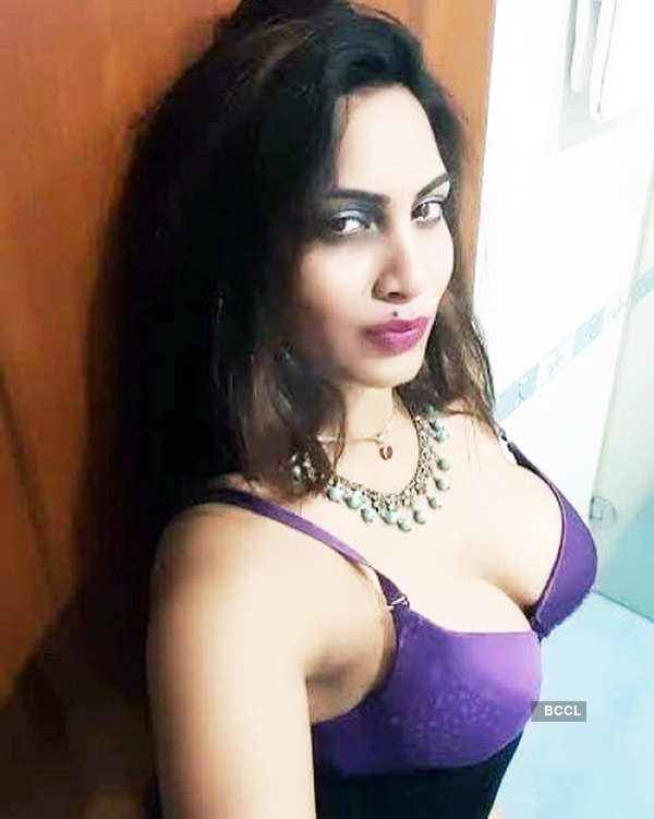 Bigg Boss 11 contestant Arshi Khan alleges sexual harassment against a priest