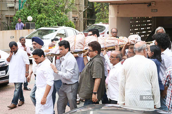 Celebs attend filmmaker Kundan Shah's funeral