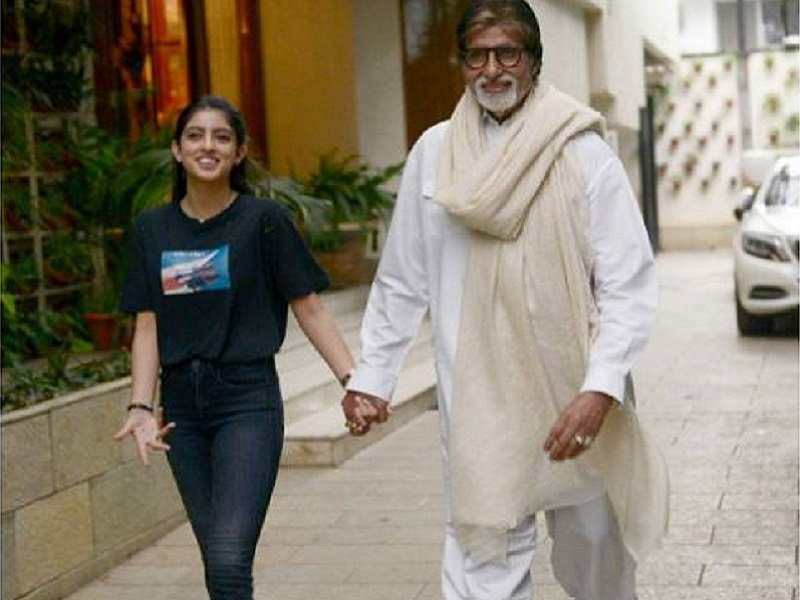 Pic: Navya Naveli Nanda bonds with her grandfather Amitabh Bachchan