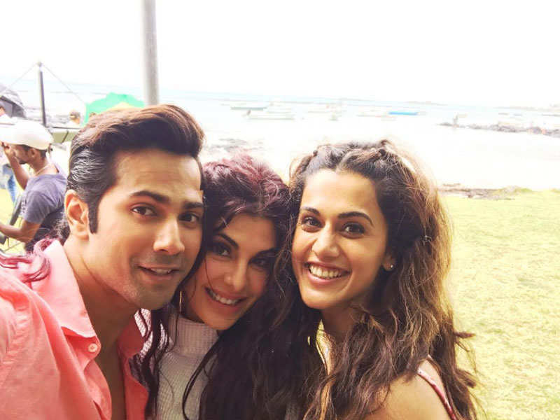 Varun, Jacqueline and Taapsee pose for a selfie in Mauritius