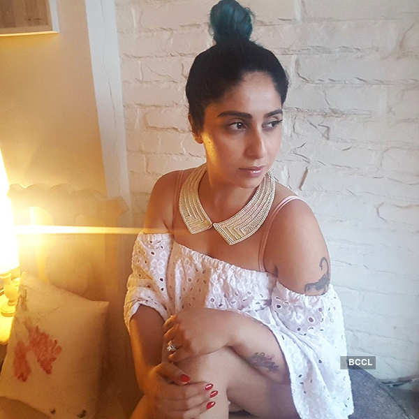 Singing sensation Neha Bhasin’s vacation pictures will make you hit the beach!