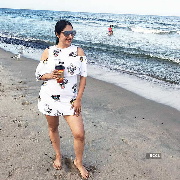 Singing sensation Neha Bhasin’s vacation pictures will make you hit the beach!