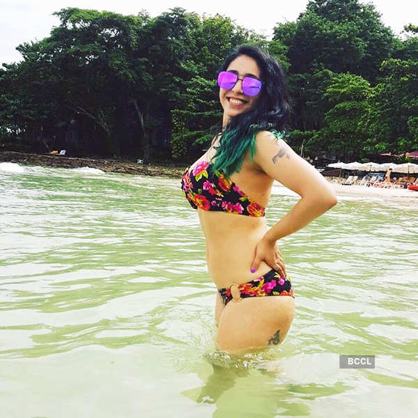 Singing sensation Neha Bhasin’s vacation pictures will make you hit the beach!