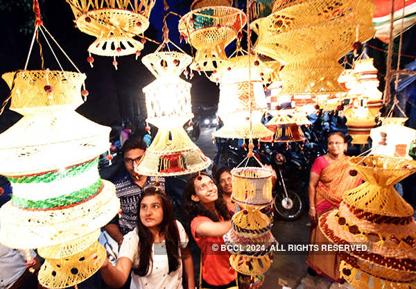 Diwali shopping fever grips India, markets don a festive look