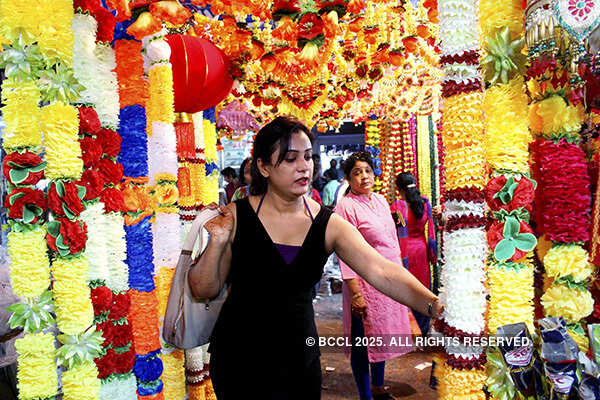 Women buying decorative items