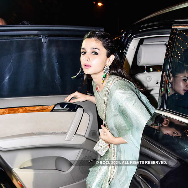 Sara Ali Khan steals the limelight with her festive look at a party