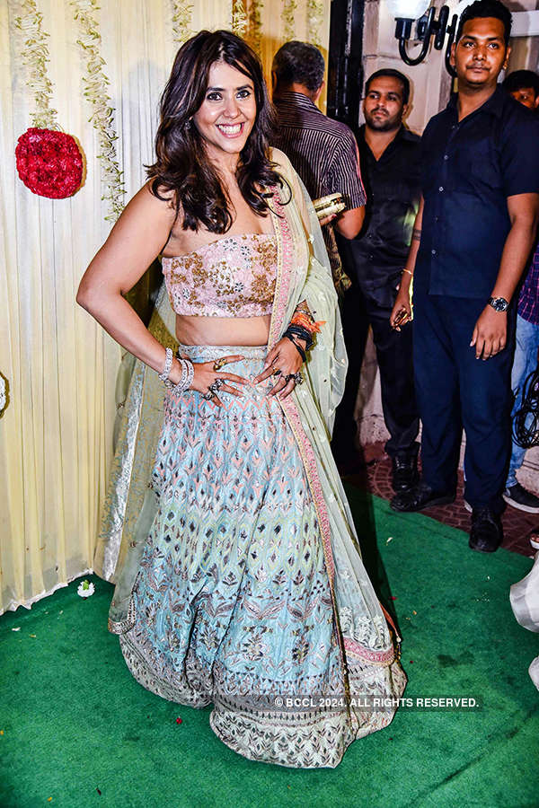 Sara Ali Khan steals the limelight with her festive look at a party