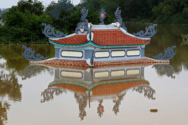 Flood wreaks havoc in Vietnam