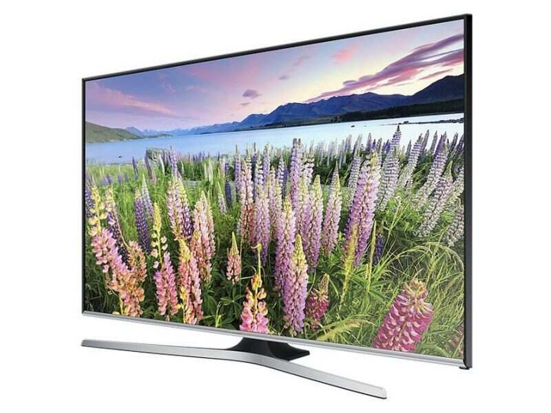 Samsung 32J5570 - Rs 37,500