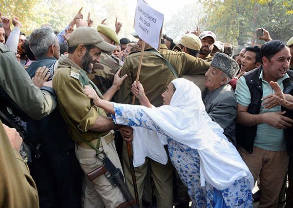 Kashmiri women protest against braid chopping