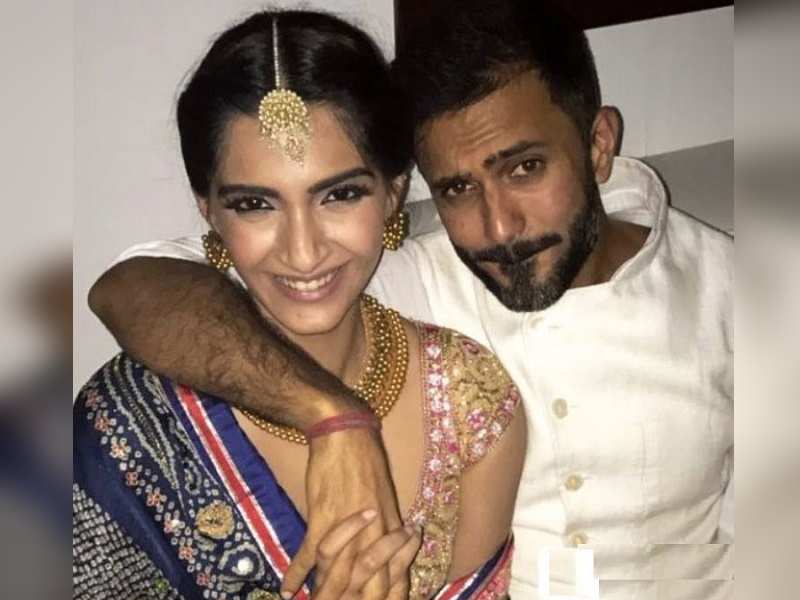 Sonam Kapoor's dressed up picture with alleged beau Anand Ahuja is unmissable