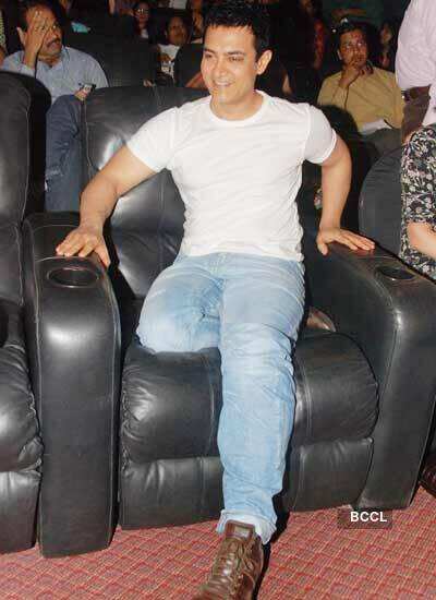 Aamir unveils 'Peepli Live'