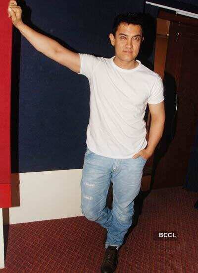 Aamir unveils 'Peepli Live'