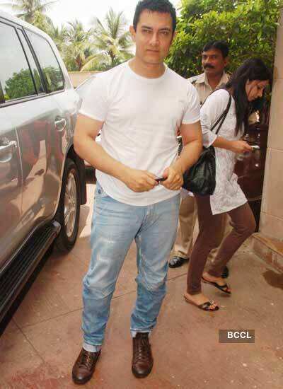 Aamir unveils 'Peepli Live'