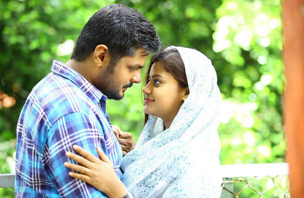 A still from Appuram Bengal Eppuram Thiruvithamkoor