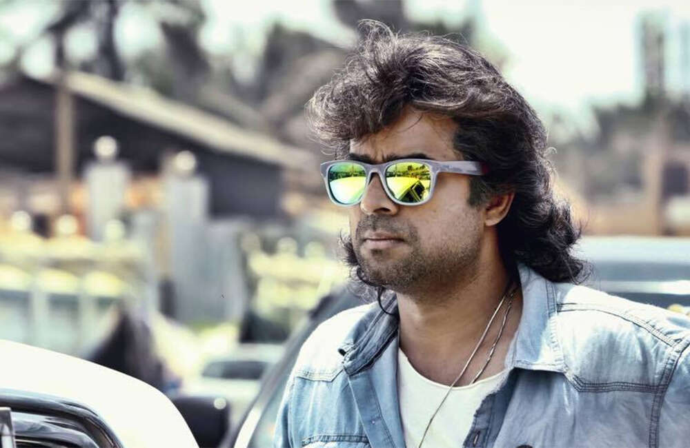 A still from Mudhugauv