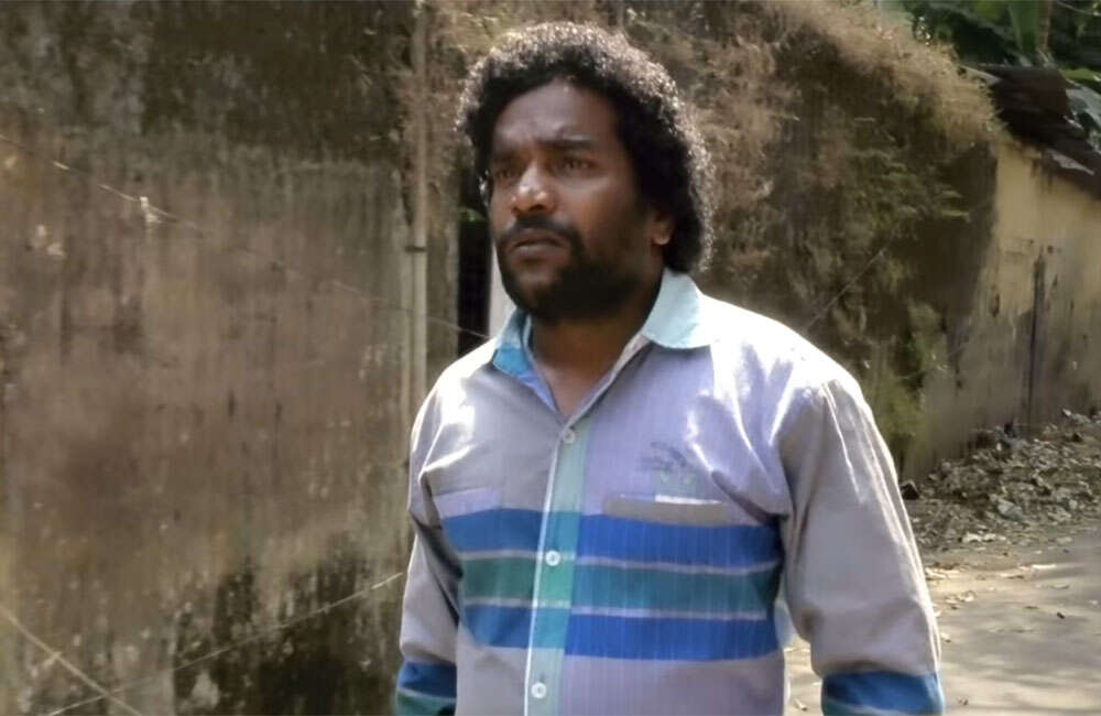 A still from Ayal Jeevichiruppundu