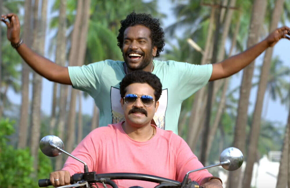 A still from Ayal Jeevichiruppundu