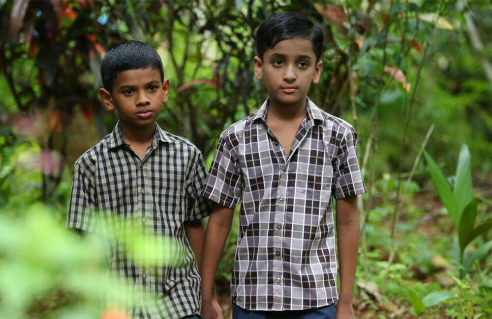 A still from Aakashathinum Bhoomikkumidayil
