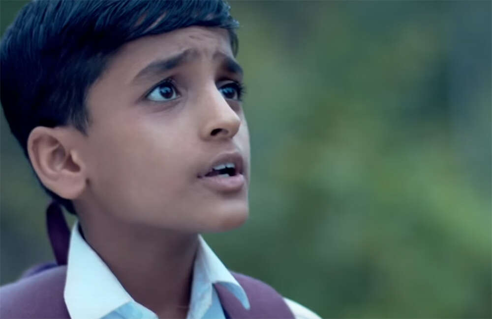 A still from Aakashathinum Bhoomikkumidayil