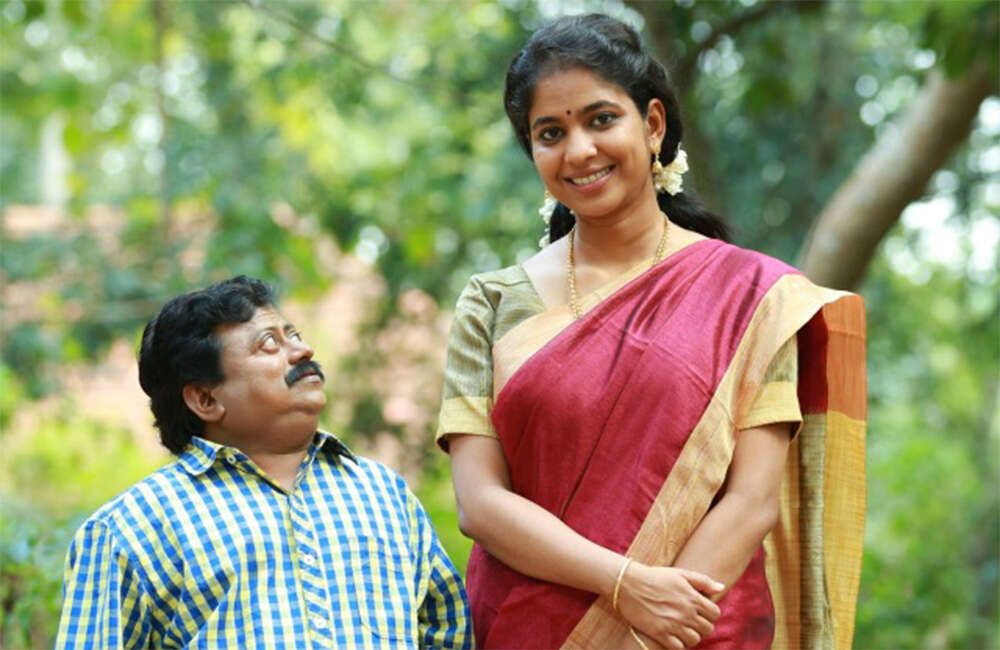 A still from Mannamkattayum Kariyilayum
