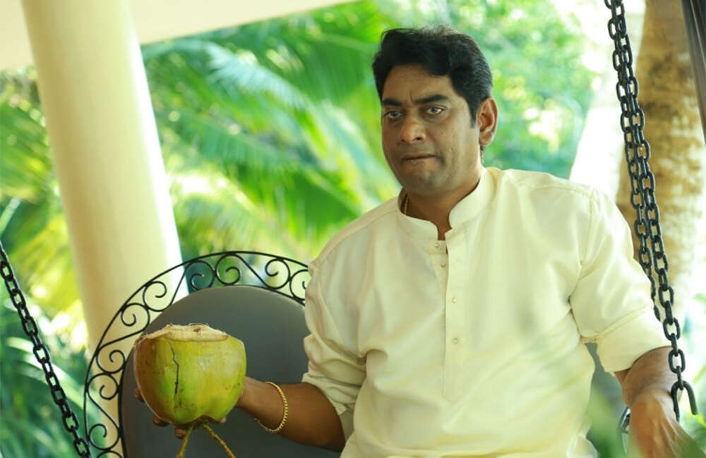 A still from Mannamkattayum Kariyilayum