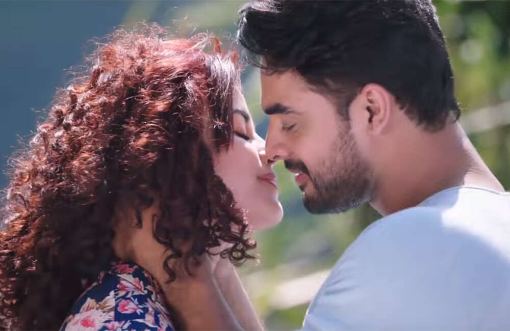 A still from Abhiyude Kadha Anuvinteyum