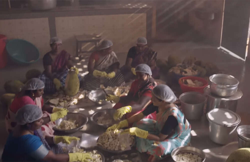 A still from Udaharanam Sujatha