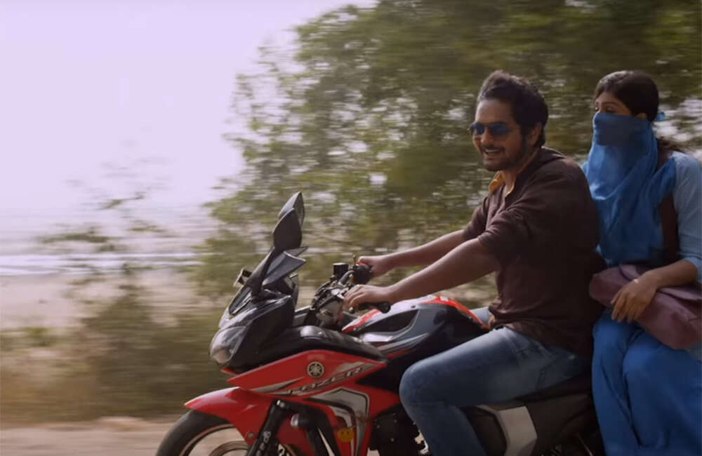 A still from Sapanara Pathe Pathe