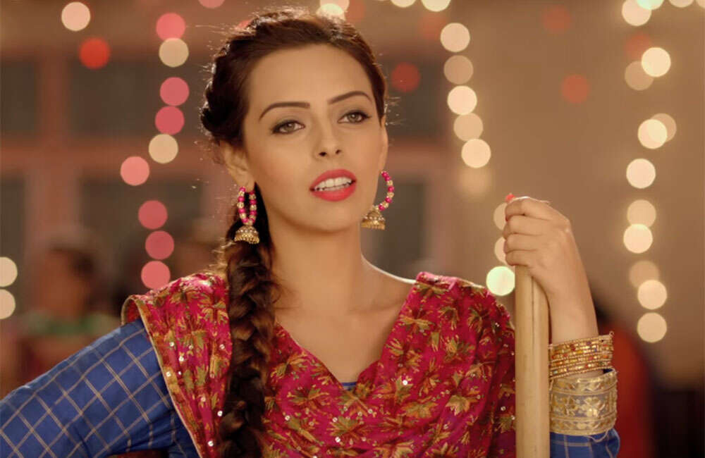 A still from Saab Bahadar