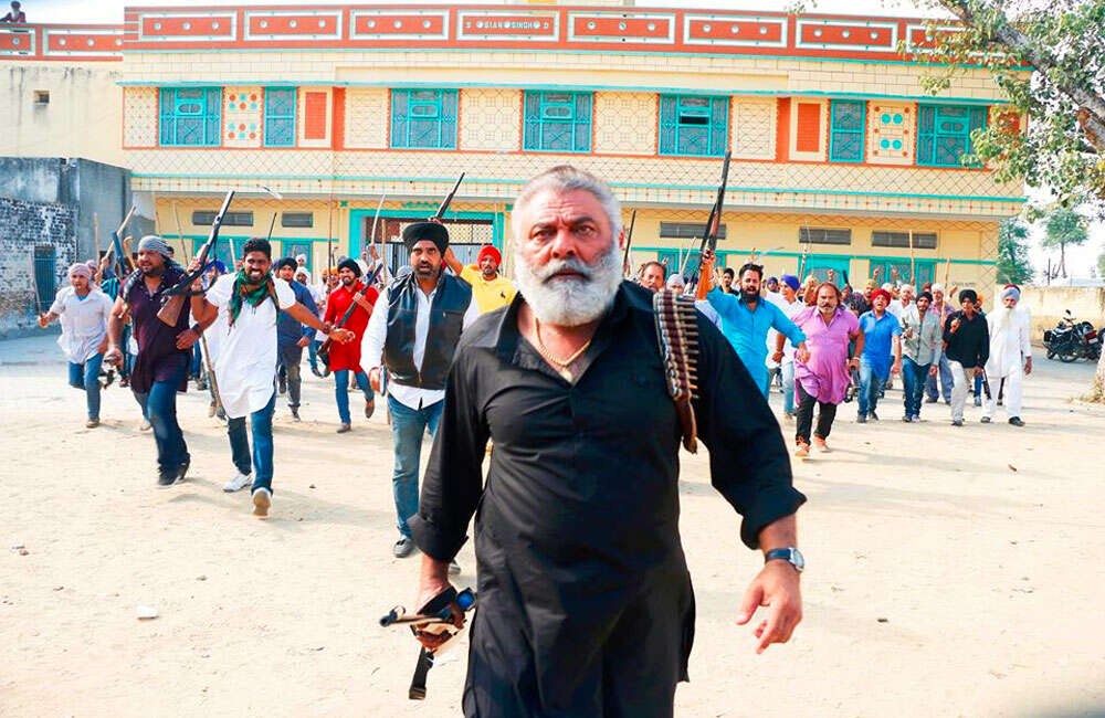A still from Kacche Dhaagey